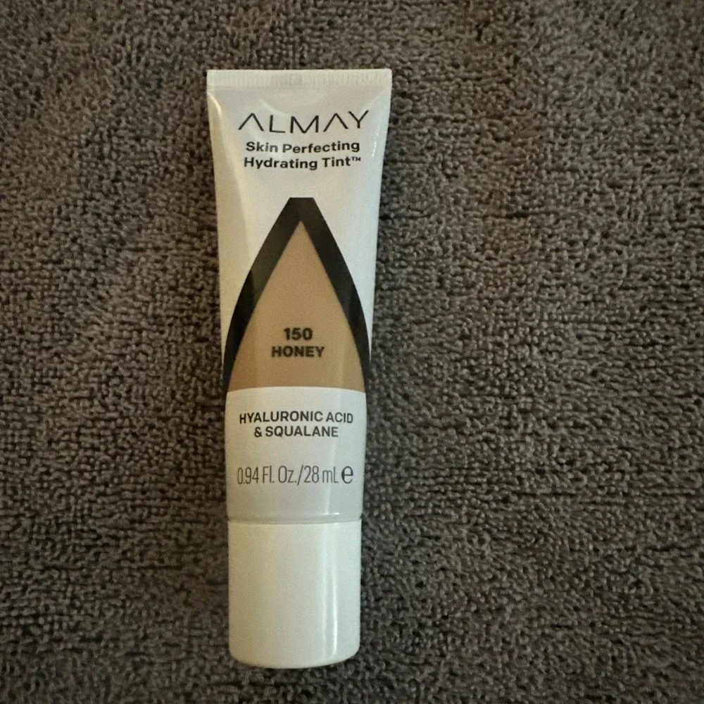 Almay Hydrating Lightweight Coverage Liquid Foundation Tint Honey 150